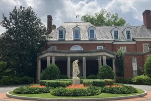 Hillwood Estate, Museum & Gardens in Washington, D.C. offers a stunning collection of art, historic estate tours, and beautifully landscaped gardens for visitors to explore.